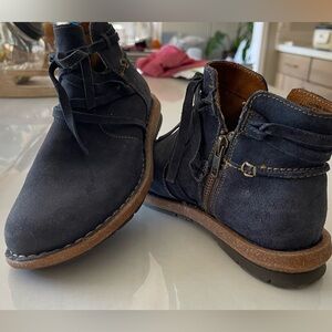 “Born Tarklin” Stylish Navy Suede Ankle Boots
